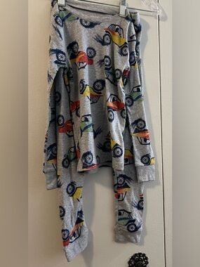 Carter's Gray Pajama Set with Multicolor Monster Truck Print (Size 6)